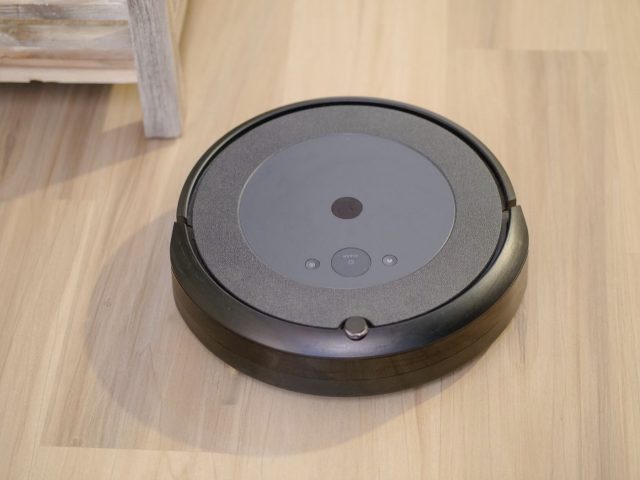 Roomba ou Eufy : quel aspirateur robot choisir