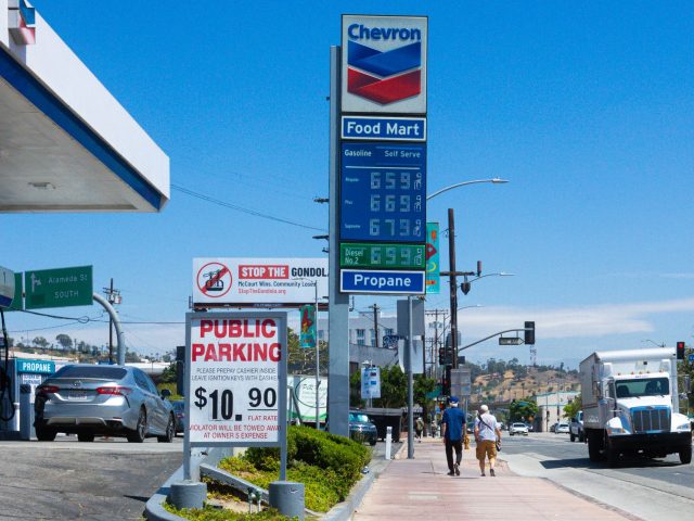 Superprofits de TotalEnergies : Pourquoi votre budget carburant est en danger