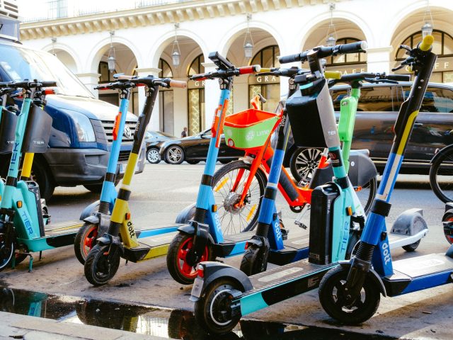 Louer une voiture électrique en 2026 : les meilleures offres à ne pas manquer