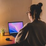 Mal de dos et télétravail: comprendre les causes